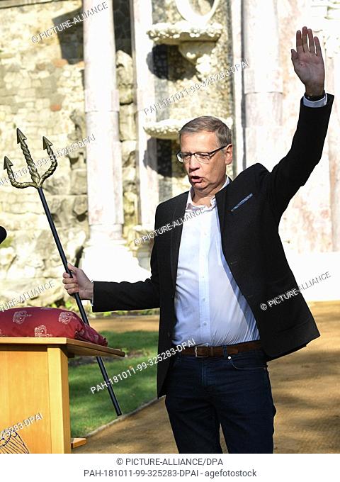 10 October 2018, Brandenburg, Potsdam: The television presenter Günther Jauch at the opening of the restored Neptungrotte in Sanssouci Park
