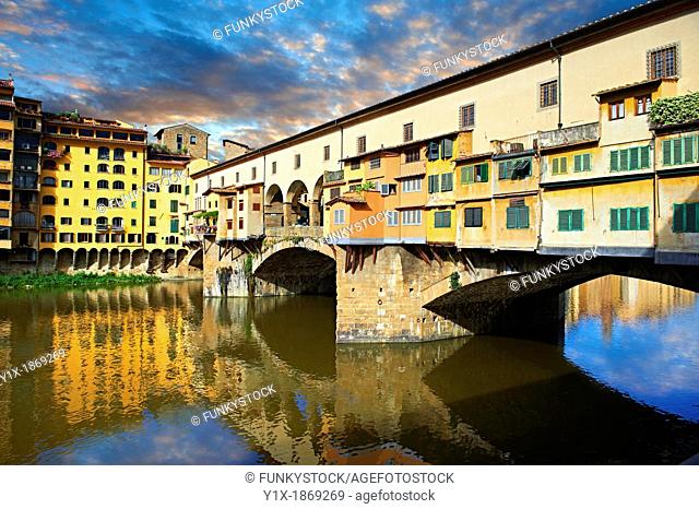 The medieval The Ponte Vecchio 'Old Bridge' crossing the River Arno in the hiostoric centre of Florence, Italy, UNESCO World Heritage Site