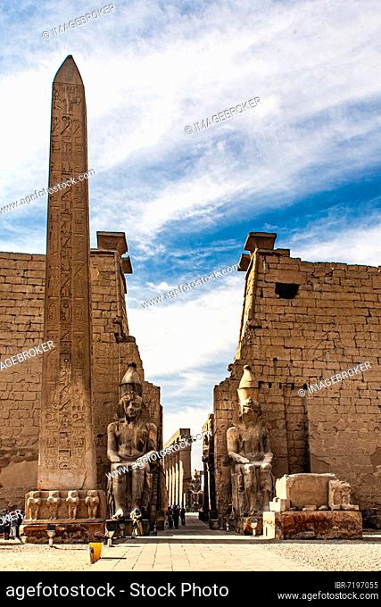 Entrance pylon flanked by two colossal statues of Ramses and obelisk, Luxor Temple, Thebes, Egypt, Luxor, Thebes, Egypt, Africa