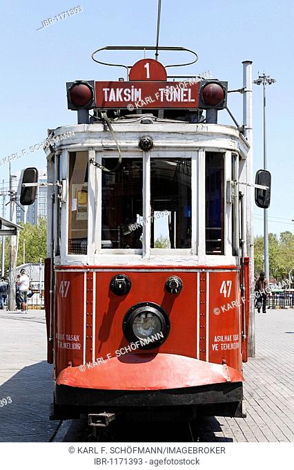 Historic tram Tuenel Taksim, Istiklal Caddesi, Beyoglu Independence Street, Istanbul, Turkey