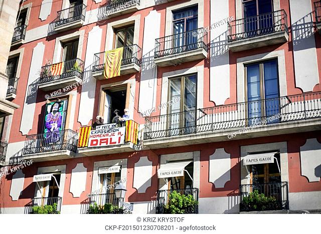 La Rambla in Barcelona, Spain on December 28, 2014. A house with flag of Catalonia. (CTK Photo/Krystof Kriz)