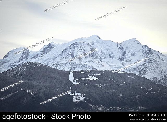 27 December 2020, France, Sallanches: View of Mont Blanc (M) and Mont Blanc du Tacul (l) before sunset. Photo: Lisa Ducret/dpa