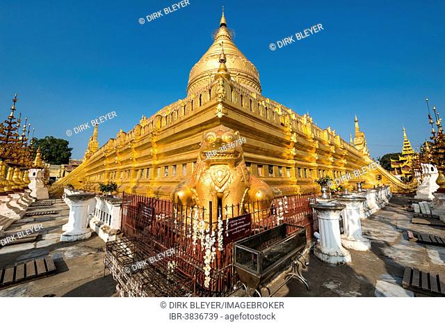Golden lion or chinthe, golden chedi, Shwezigon Pagoda or Shwezigon Paya, Nyaung U, Mandalay Region, Myanmar