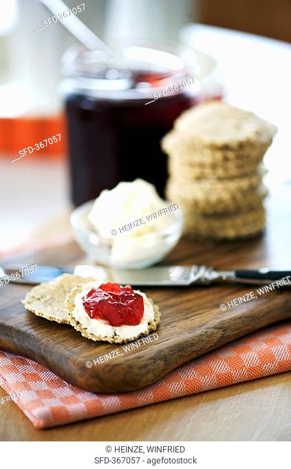 Oatcakes with soft cheese and jam