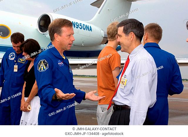 Astronaut Steven W. Lindsey (left), STS-121 commander, and Johnson Space Center's (JSC) deputy director Robert D. Cabana