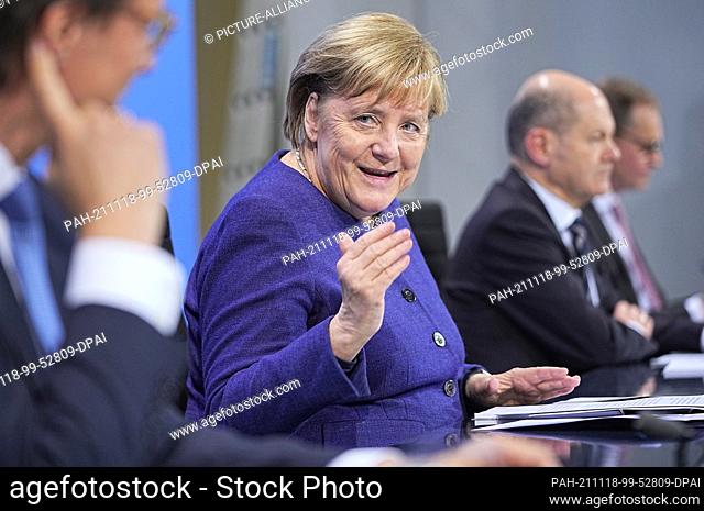 18 November 2021, Berlin: Hendrik Wüst (CDU, l-r), Minister-President of North Rhine-Westphalia, German Chancellor Angela Merkel (CDU), Olaf Scholz (SPD)