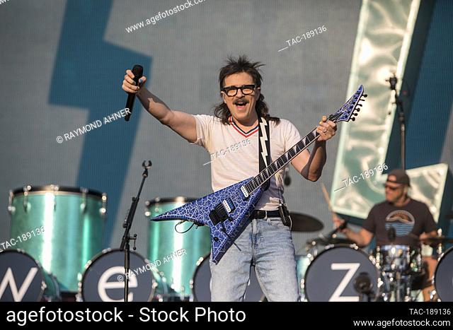 AUGUST 27 - SAN FRANCISCO, CA: Rivers Cuomo of Weezer performs at Oracle Park on August 27, 2021 in San Francisco, California