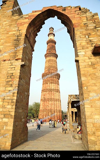 Qatar Minar tower and ruins at Qutab Minar complex, Greater Delhi, India