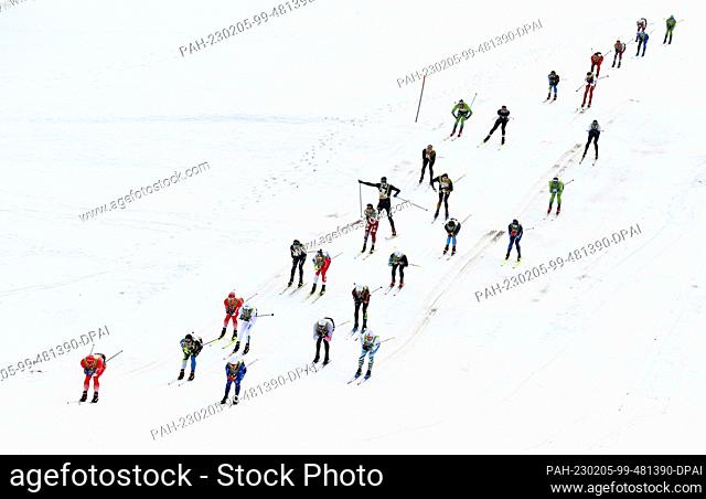 05 February 2023, Bavaria, Oberammergau: Cross-country skiers compete in the König-Ludwig-Lauf, Germany's largest cross-country ski race in the classic style
