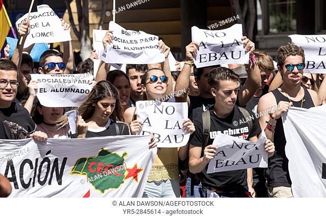 Las Palmas, Gran Canaria, Canary Islands, Spain. 9th March 2017. Spanish students across Spain protest against education reforms and funding