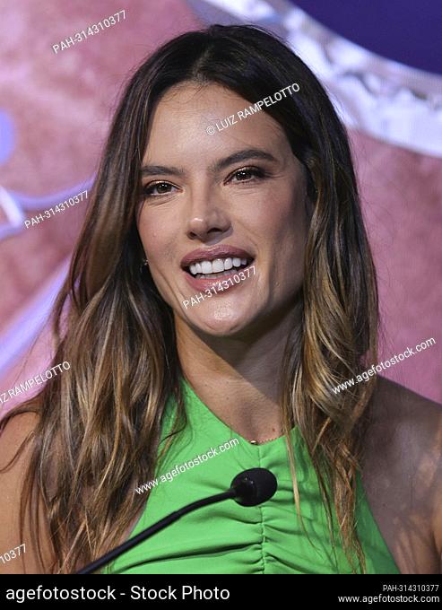 Empire State Building, New York, USA, September 07, 2022 -Alessandra Ambrosio visits the Empire State Building on September 07, 2022 in New York City