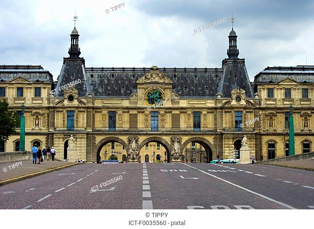 France, Paris 75, Ile de France, pont du carrousel and the Louvre