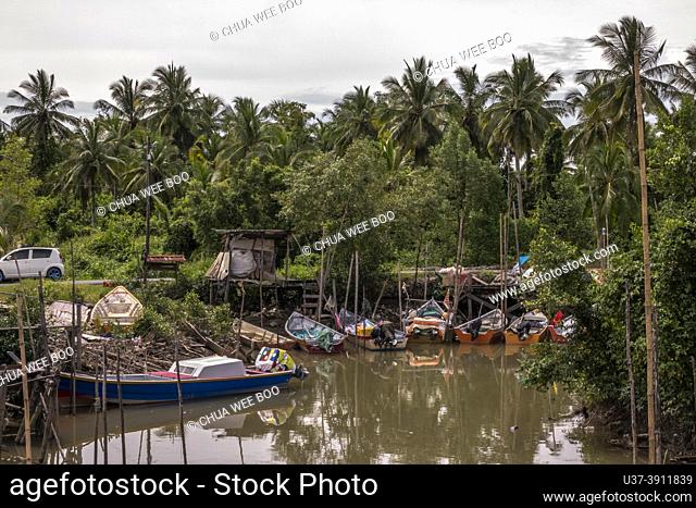 Malay houses and small fishing boats at Buntal Fishing Village, Sarawak, East Malaysia, Borneo