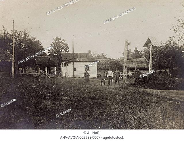 First World War: the 'Ukraine in the years 1914-1916 during the invasion of the German army. Country Road, shot 1914-1916 by Heldenfriedhof Dsessentniki (attr