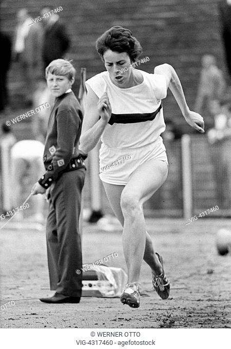 Sixties, black and white photo, sports, athletics, contests 1966 in Gladbeck in preparation for the European Championships in Budapest, long jump, women