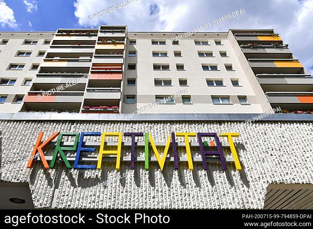 14 July 2020, Berlin: The word creativity is attached to a residential building in Hohenschönhausen at Prerower Platz. It belongs to the Kunsthaus 360 Grad