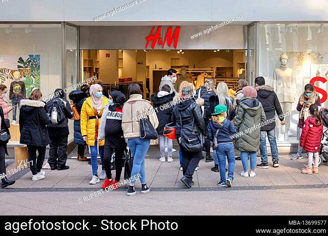 Essen, North Rhine-Westphalia, Germany - Retail in times of the corona pandemic with the second lockdown, shops in North Rhine-Westphalia are partially open...