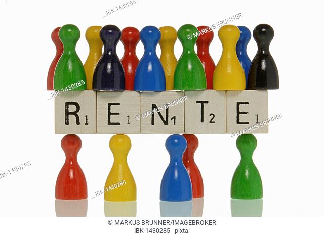 Few game pieces carrying more game pieces, on scrabble pieces with the lettering Rente, German for pension, symbolic for demographic in the pension system