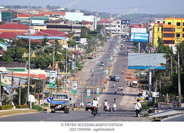Sihanoukville (Cambodia): Ekareach Street, the main Downtown's road
