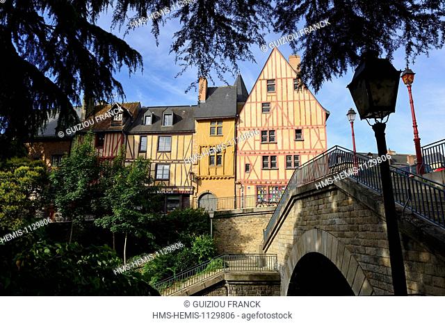 France, Sarthe, Le Mans, Cite Plantagenet (Old Town), half timbered architecture, Maison du Pilier rouge (House of the Red pillar)