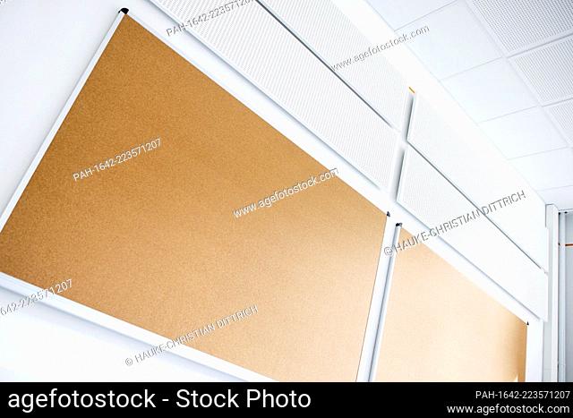 Pin boards in a classroom of a schoool in Oldenburg (Germany), 25 August 2020. - Oldenburg/Niedersachsen/Deutschland