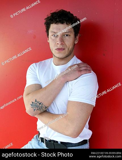 06 October 2022, Hamburg: Actor Malik Blumenthal stands on the sidelines of a set photo shoot for the new NDR ""Tatort"" with the working title ""Wer bin ich?""...
