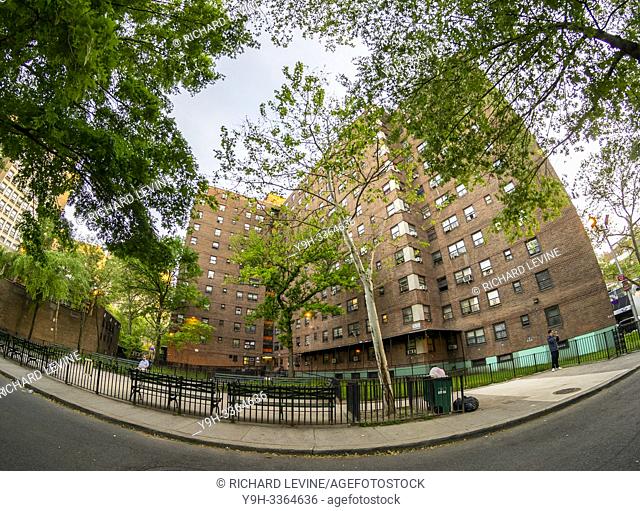 The massive NYCHA Elliot Houses complex of apartments in Chelsea in New York is seen on Tuesday, May 21, 2019. (© Richard B. Levine)
