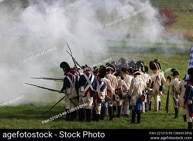 07 October 2022, Thuringia, Cospeda: Performers in period uniforms act out an event marking the 216th anniversary of the Prussian-French Battle of Jena on the...
