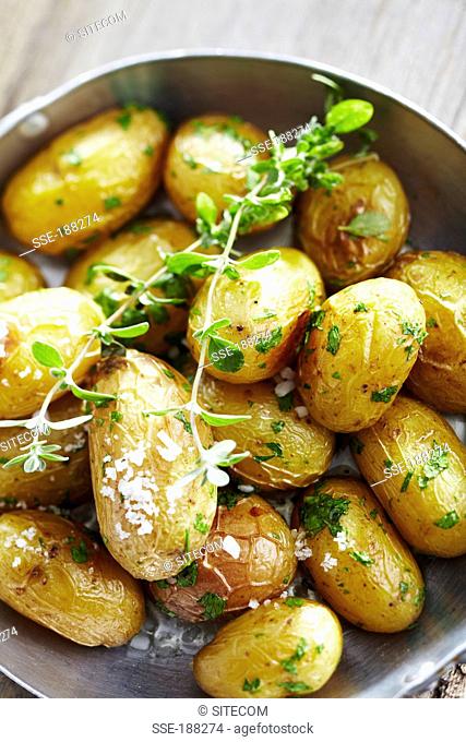 Sauteed Grenaille potatoes with coarse salt