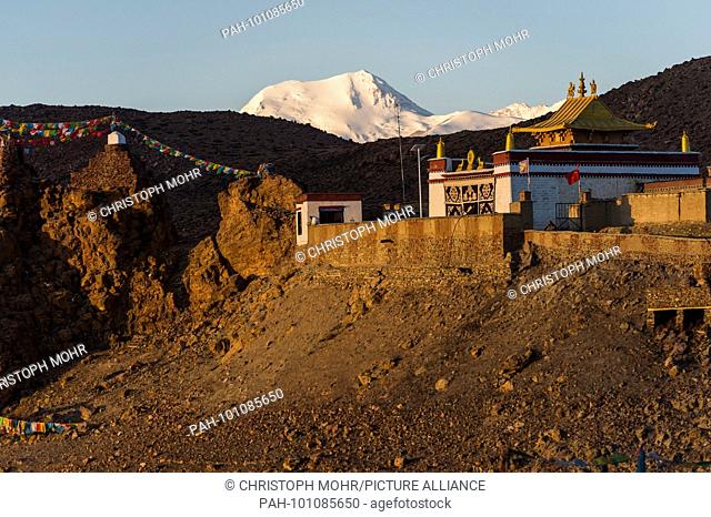 Manosarowar Lake, Chiu Monastery May 2017 | usage worldwide. - /Tibet/China