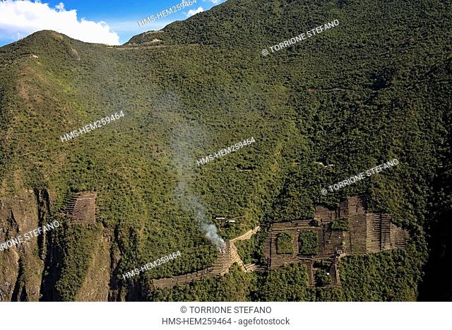 Peru, Cuzco Departement, the Inca site of Choquequirao in the Vilcabamba Cordillera seen from the path towards the village of Mambopata