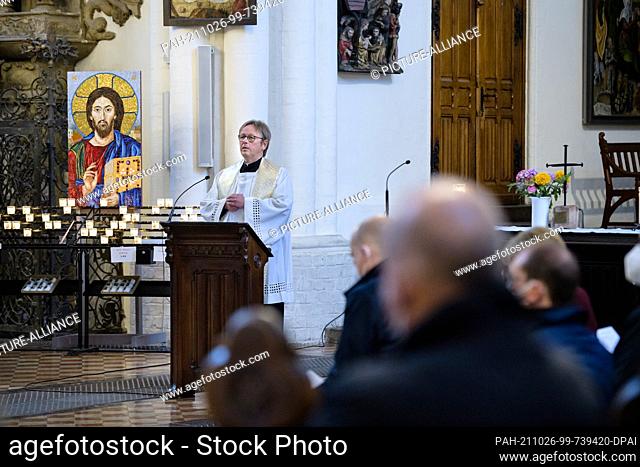 10 October 2016, Berlin: The head of the Catholic Office in Berlin, Prelate Karl Jüsten, speaking at the ecumenical service in Berlin's St