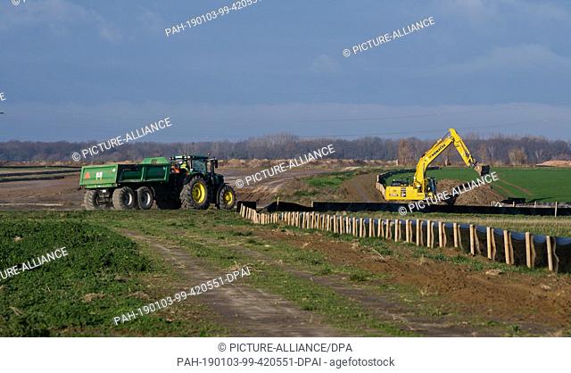 03 January 2019, Lower Saxony, Hemmingen: An excavator is working on the bypass of the federal road B3 near Hemmingen-Arnum