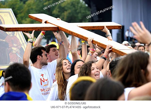 World Youth Day, Youth carrying the WYD cross