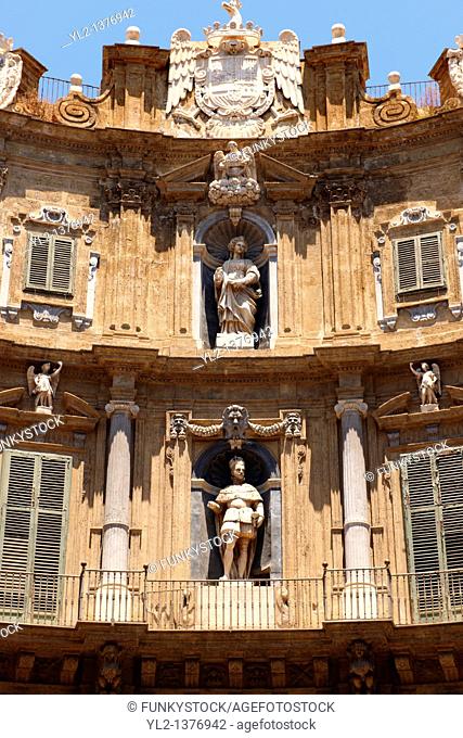 Quatro Canti Four Corners, Piazza Vigliena  Baroque style buildings by Giuseppe Lasso 1609  The Baroque heart of Palermo, Sicily