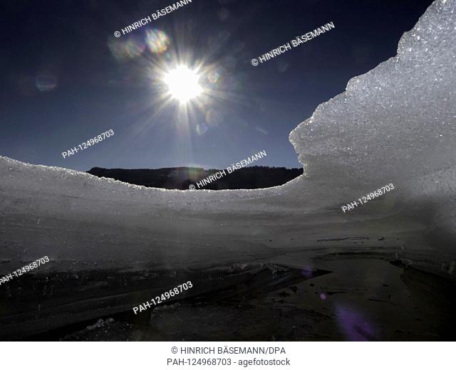 thawing in ice, april 2019 | usage worldwide. - Mageli/Oppland/Norway