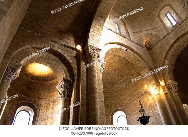 Interior de la iglesia románica de San Martín – Frómista – Palencia – Camino de Santiago – Castilla León - España - Europa