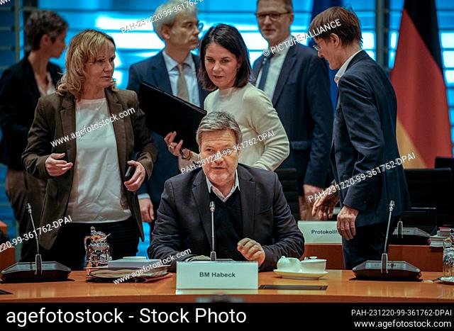 20 December 2023, Berlin: Robert Habeck (M, Alliance 90/The Greens), Federal Minister for Economic Affairs and Climate Protection and Vice-Chancellor