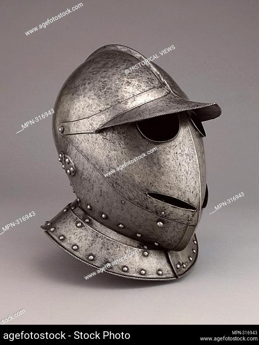 Closed Burgonet - 1600/10 - South German; Nuremberg. Steel and leather. 1600 - 1620