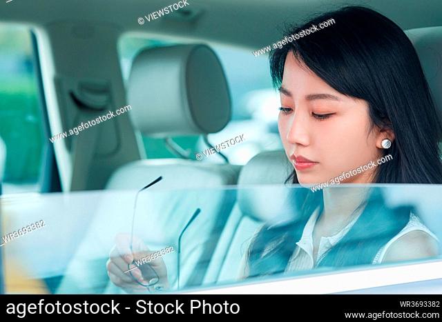 The car tired business women take off glasses
