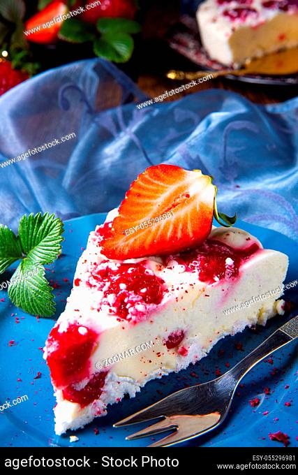 beautiful and tasty cheesecake without baking with strawberries