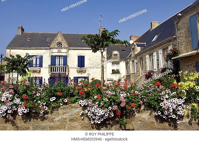France, Loire Atlantique, Croisic roadstead, Piriac sur Mer, flowery square in the village