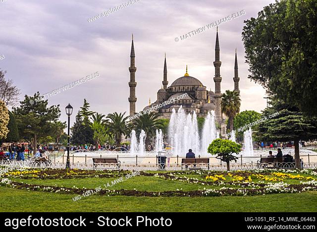 Blue Mosque (Sultan Ahmed Mosque) and fountain in Sultanahmet Park, Istanbul, Turkey