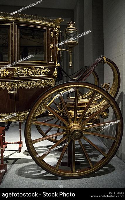 DETAILS MAHOGANY CAR 1829 AT GALLERY OF THE ROYAL NATIONAL HERITAGE COLLECTIONS IN MOTION VEHICLES AND CARRIAGES MADRID SPAIN