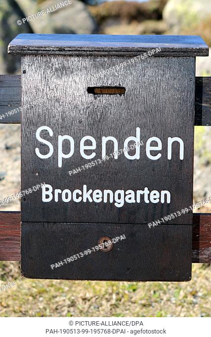 13 May 2019, Saxony-Anhalt, Schierke: A cash register with the inscription ""Spenden Brockengarten"" is located on the Brocken
