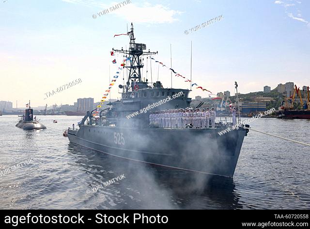 RUSSIA, VLADIVOSTOK - JULY 28, 2023: The Sonya-class coastal minesweeper BT-232 (front) and Kilo-class diesel-electric submarine B-274 Petropavlovsk-Kamchatsky...