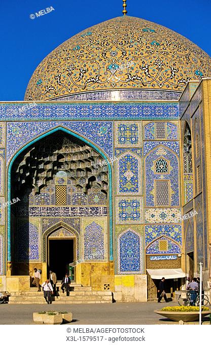 Dome of sheikh Lotfollah-Mosque at Meidan-e Imam Imam square  Isfahan  Iran