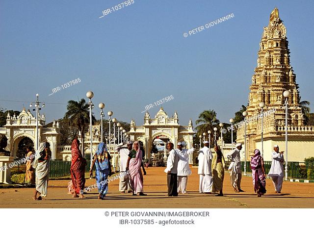Indians in front of Amba Vilas city palace, Mysore, Karnataka, India, South Asia