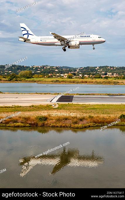 Korfu, Griechenland - 17. September 2020: Ein Airbus A320 Flugzeug der Aegean mit dem Kennzeichen SX-DGB auf dem Flughafen Korfu (CFU) in Griechenland