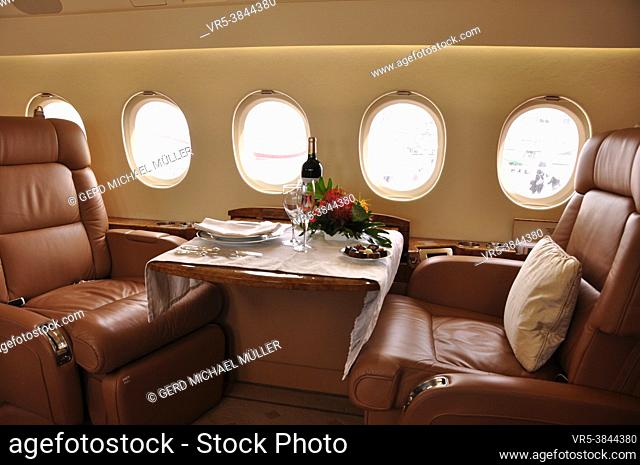 Luxuriöse Innenausstattung und viel Beinfreiheit für Passagiere in den Business-Jets, die an der EBACE, Europa's grösste Private Aviation Messe in Genf gezeigt...